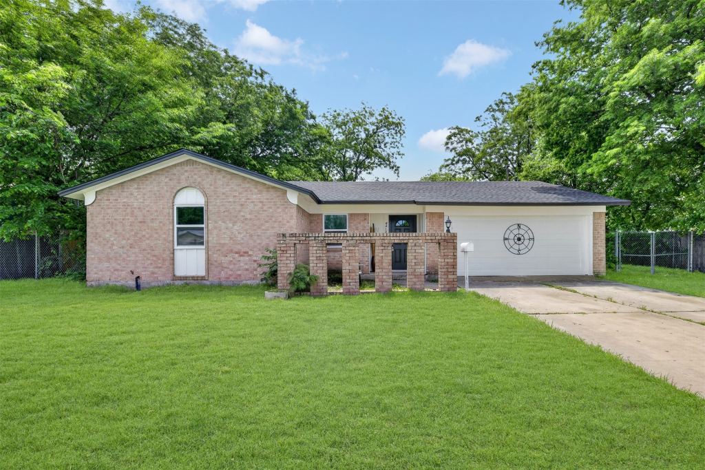 6412 Embassy Drive, Forest Hill, TX 76119 — photo 1