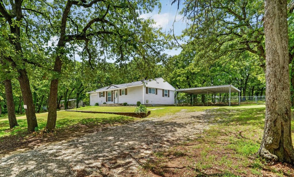 186 Garnet Road, Springtown, TX 76082 — photo 1