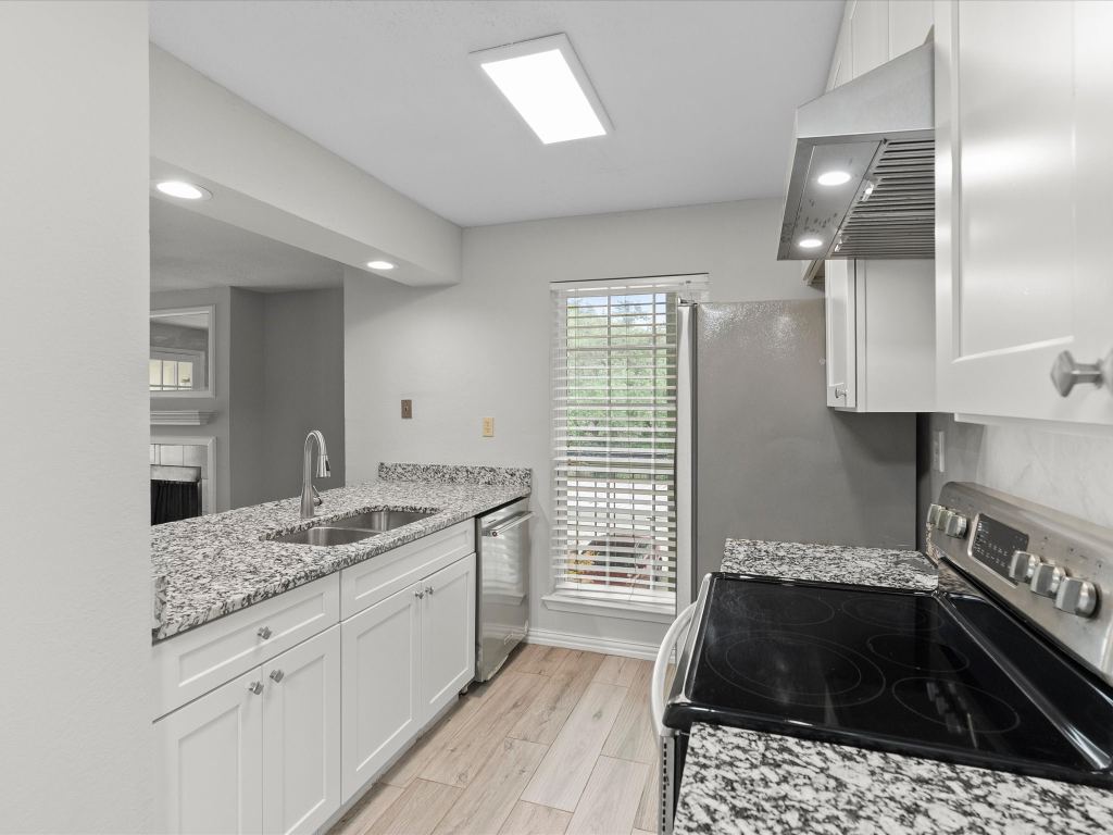 5981 Arapaho Road 304, Dallas, TX 75248 — photo 1