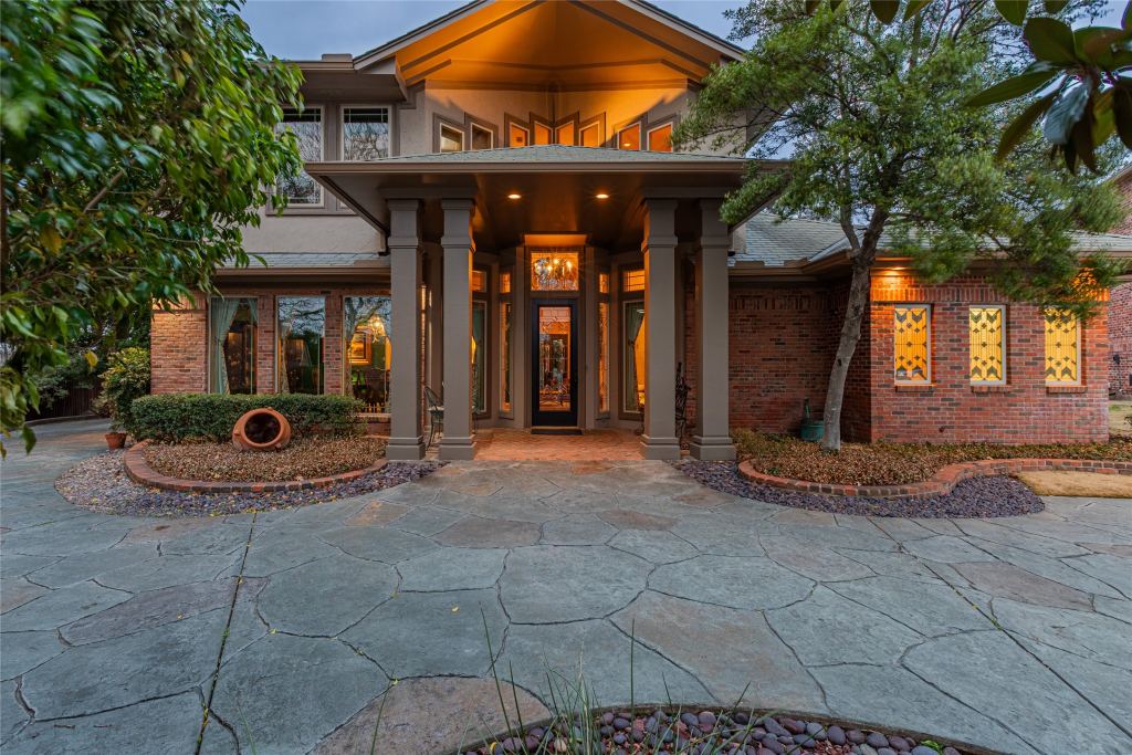 800 Oakwood Court