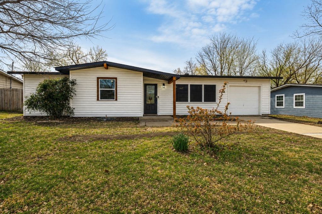 800 E Tucker Boulevard, Arlington, TX 76010 — photo 1