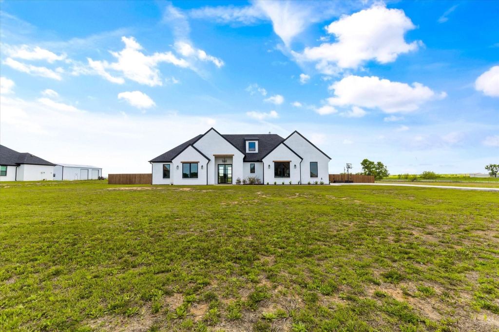 8410 County Road 301, Grandview, TX 76050 — photo 1