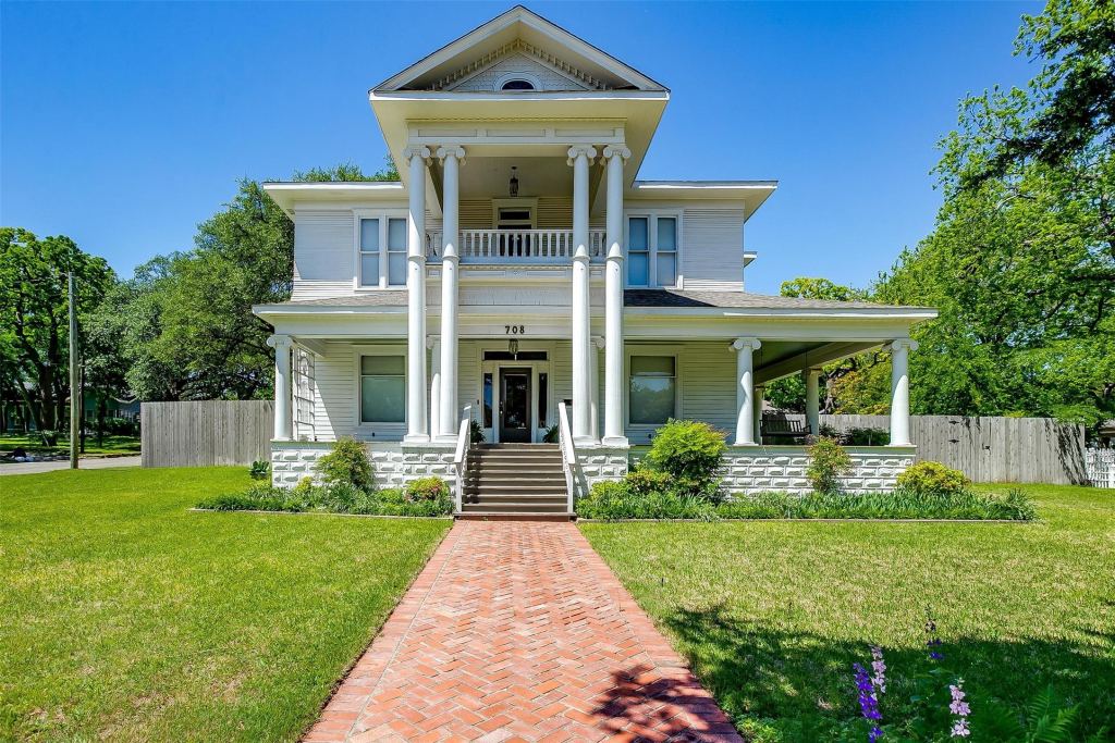 708 S Waco Street, Weatherford, TX 76086 — photo 1