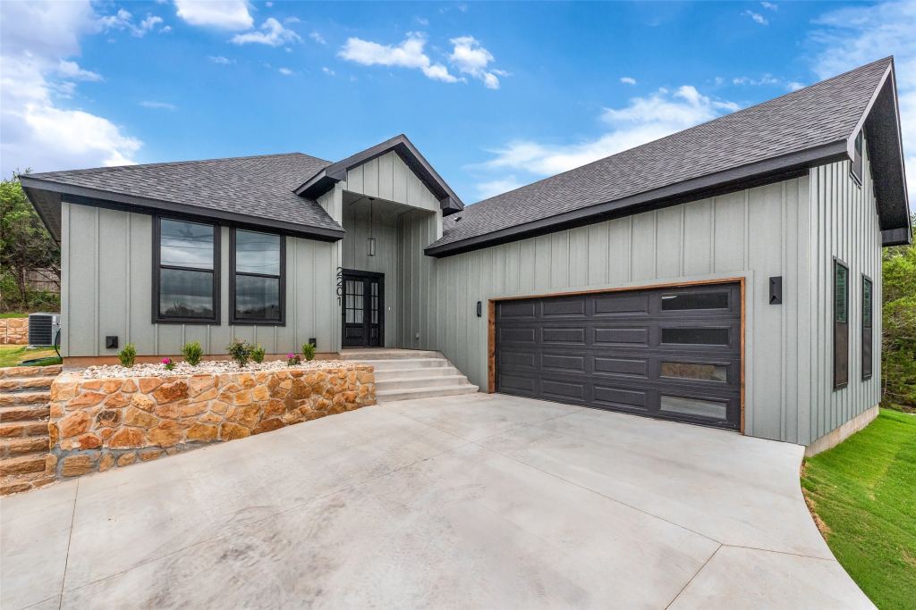 2201 Christine Drive, Granbury, TX 76048 — photo 1