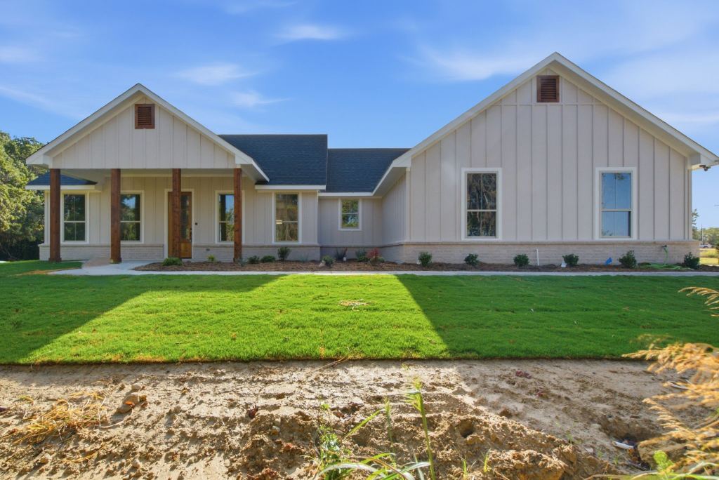 209 Waterford Drive, Weatherford, TX 76086 — photo 1