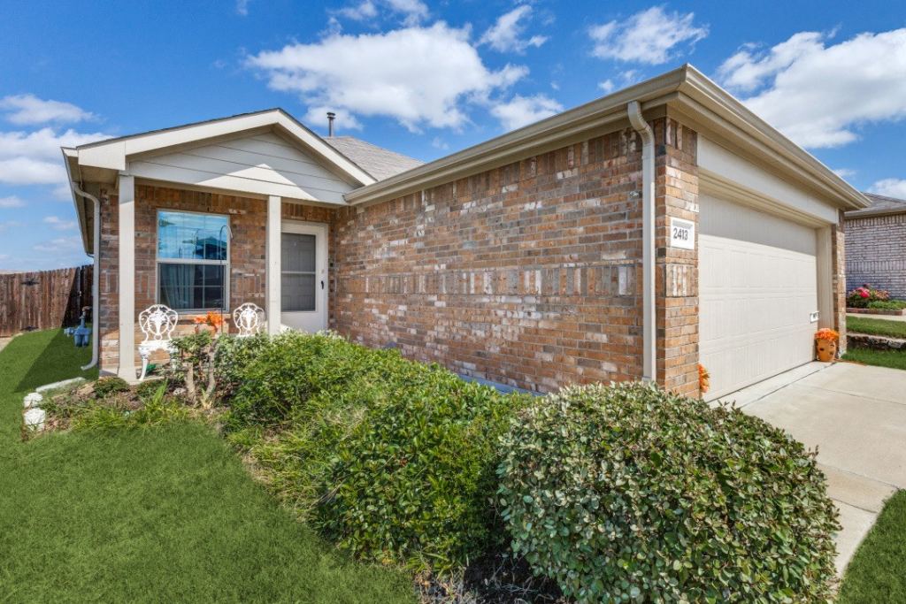 2413 Russell Street, Crandall, TX 75114 — photo 1