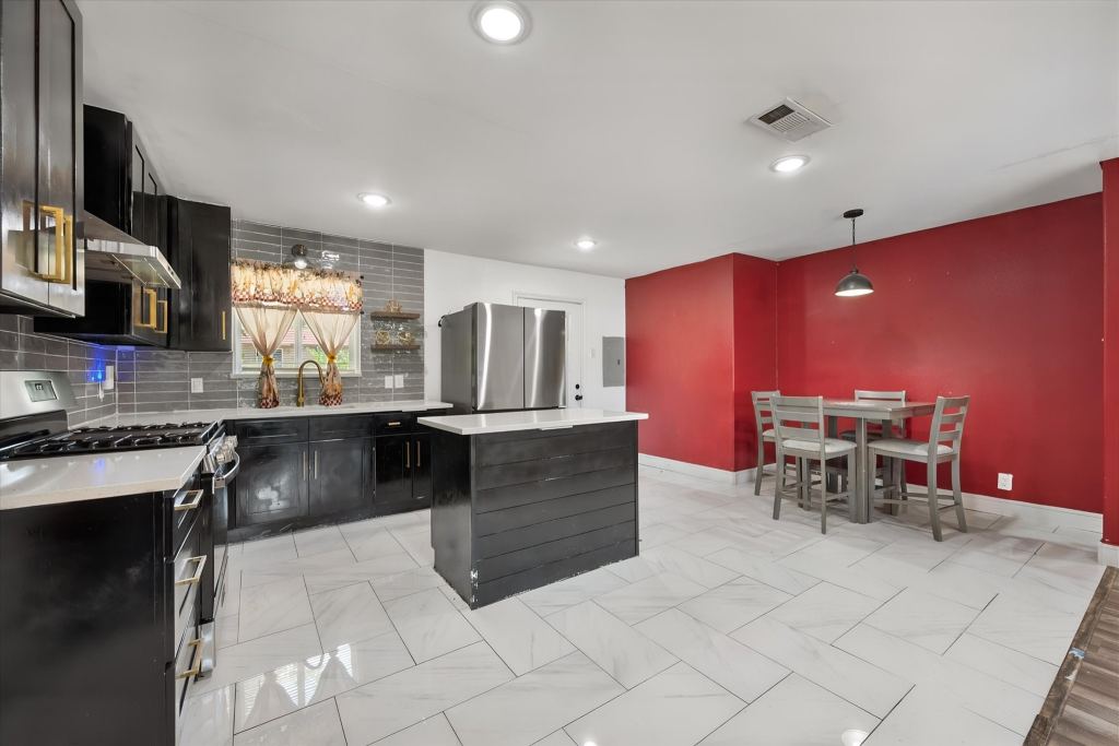 2611 Hardy Place