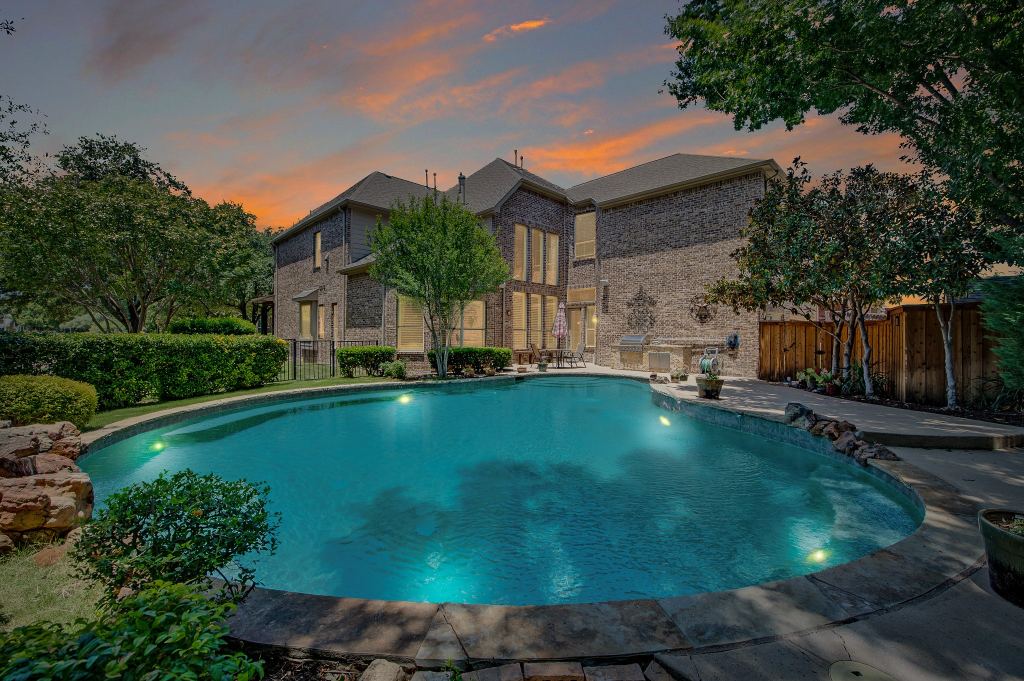 8572 Rochdale Court