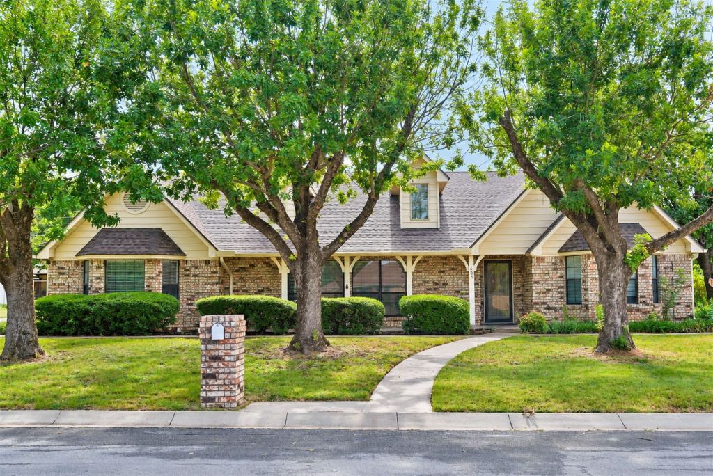 405 S Denton Avenue, Justin, TX 76247 — photo 1