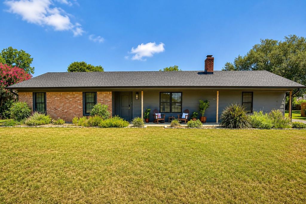 1190 Greenwood Lane, Waco, TX 76705 — photo 1
