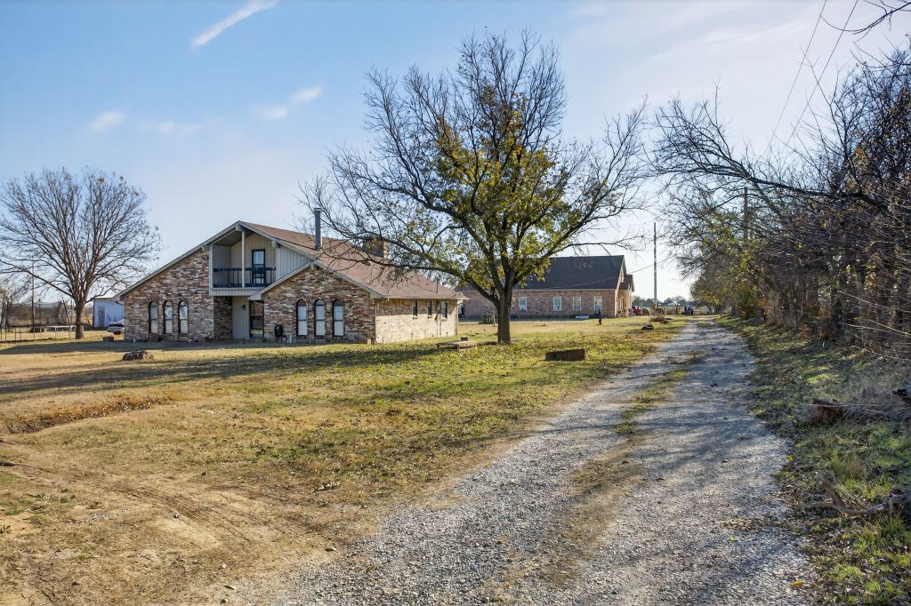 10569 Range Road, Justin, TX 76247 — photo 1