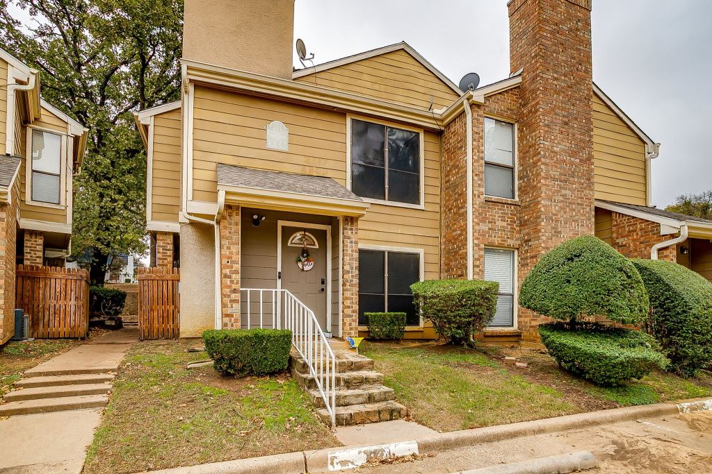 2117 Park Willow Lane D, Arlington, TX 76011 — photo 1