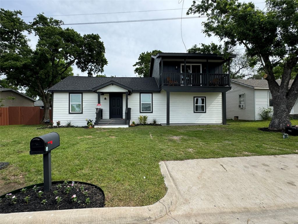 513 W South Street, Whitesboro, TX 76273 — photo 1