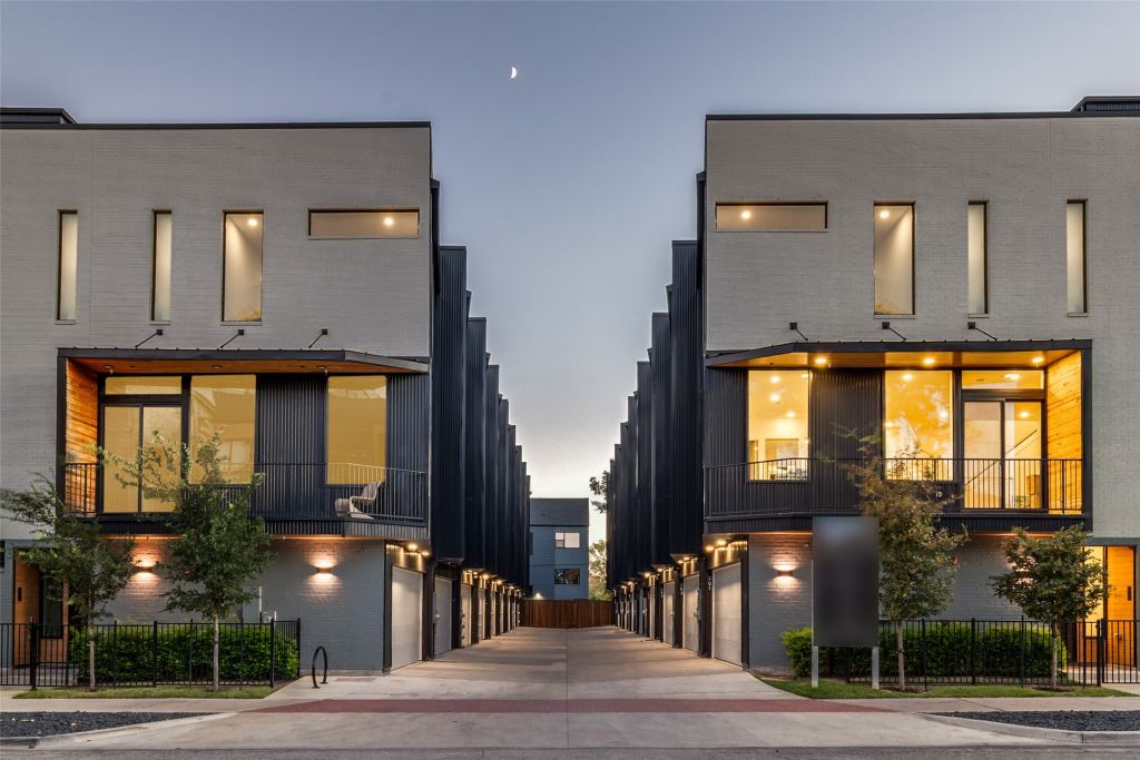 426 W 9th Street 106