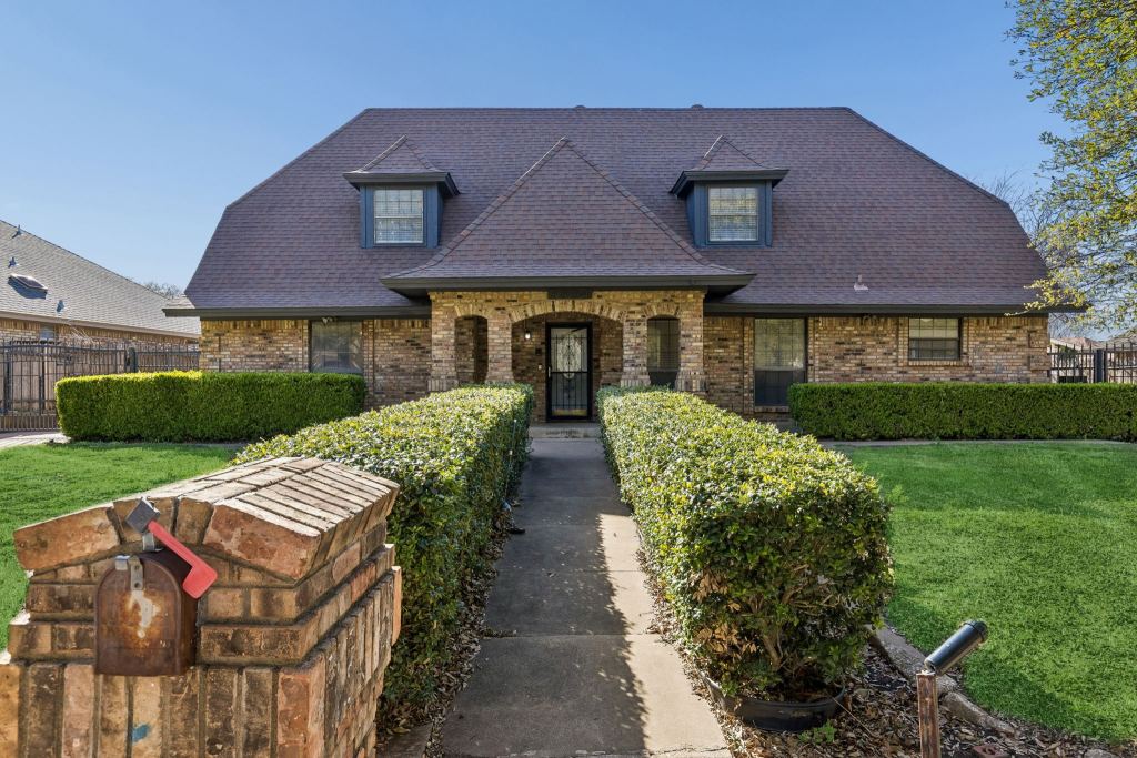 7304 Old Mill Run, Fort Worth, TX 76133 — photo 1