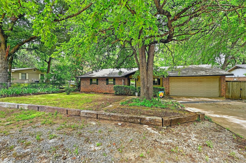 164 Ash Drive, Denison, TX 75020 — photo 1