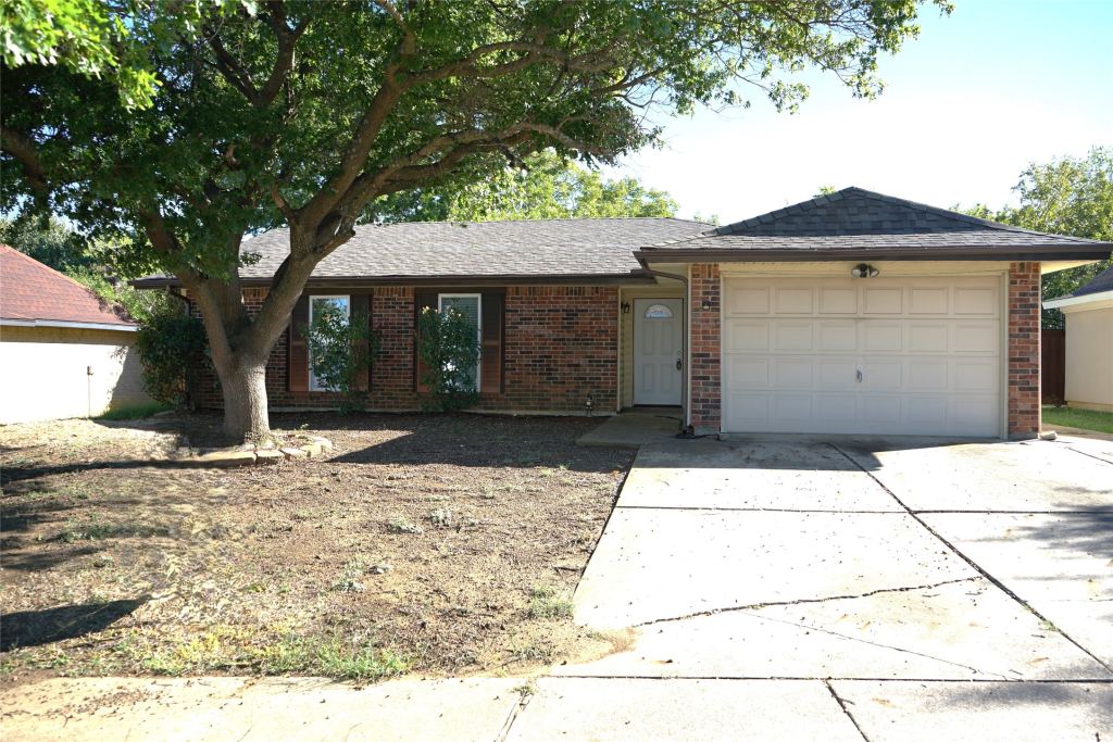 1104 Cedar Hill Lane, Arlington, TX 76014 — photo 1