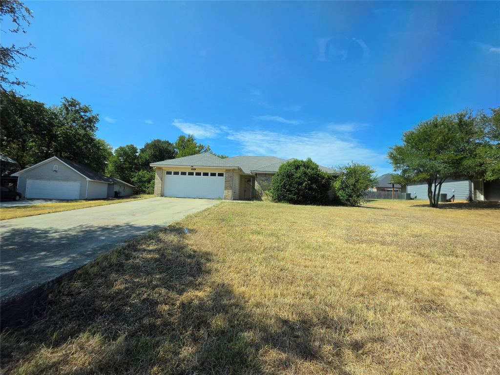 6204 Kelly Drive, Granbury, TX 76048 — photo 1