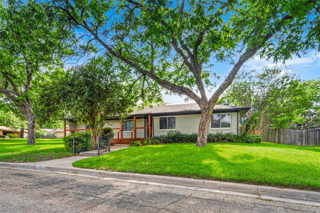 2300 Starr Drive, Waco, TX 76710 — photo 1