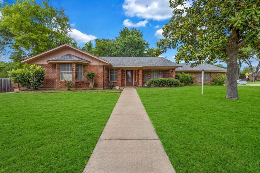 6241 Onyx Drive S, North Richland Hills, TX 76180 — photo 1