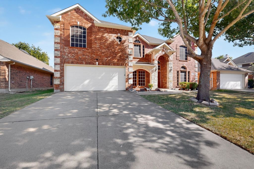 5919 Ridgeway Drive, Grand Prairie, TX 75052 — photo 1