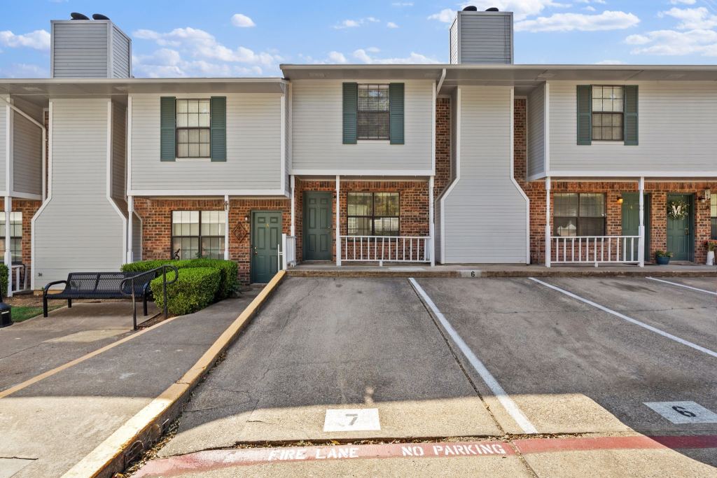 929 W Hickory Street A5, Denton, TX 76201 — photo 1