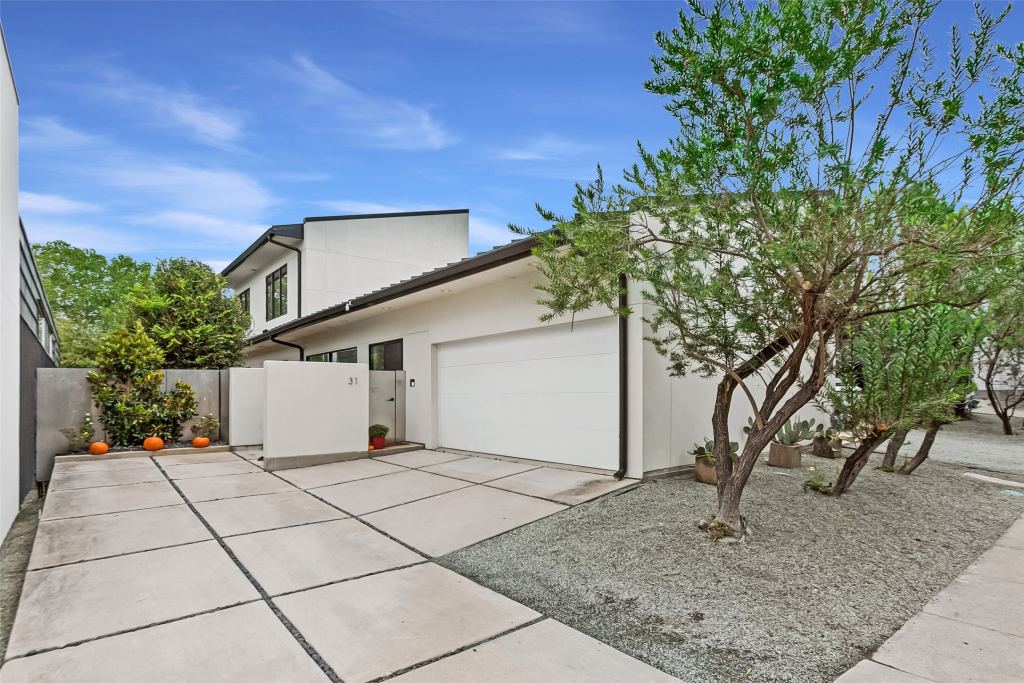 31 Vanguard Way
