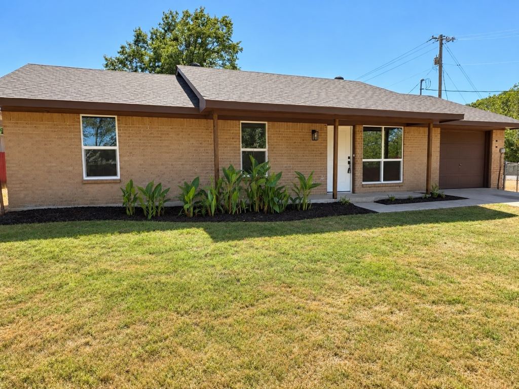 527 W Aubrey Street, Pilot Point, TX 76258 — photo 1
