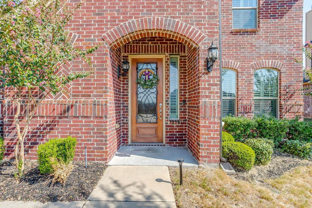 124 Lone Oak Drive, Crowley, TX 76036 — photo 1