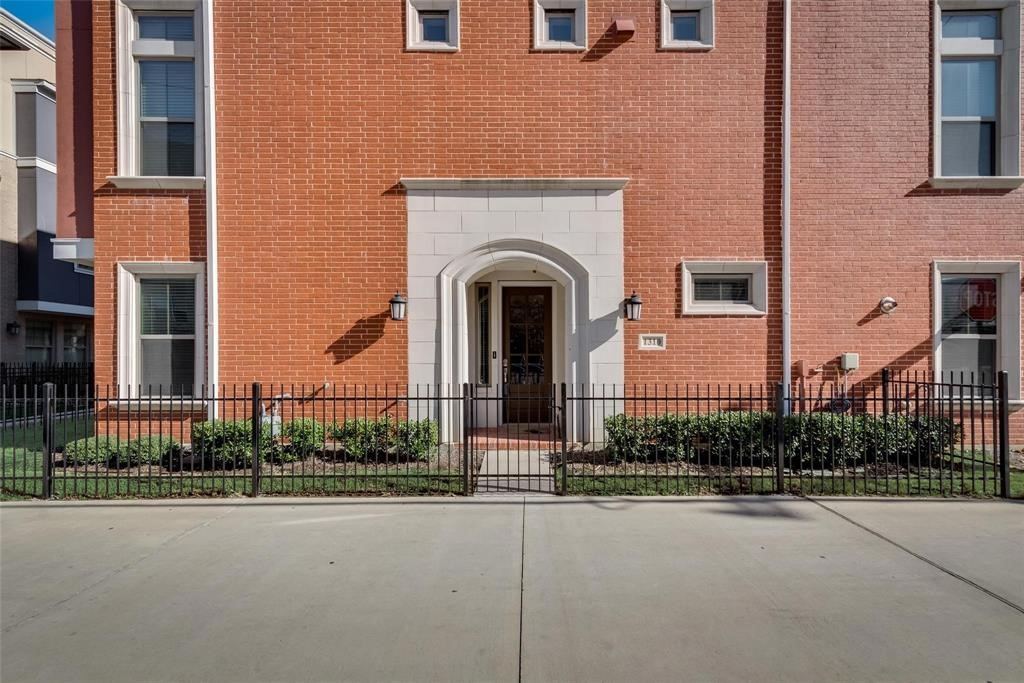 1310 Branchwood Place, Dallas, TX 75215 — photo 1