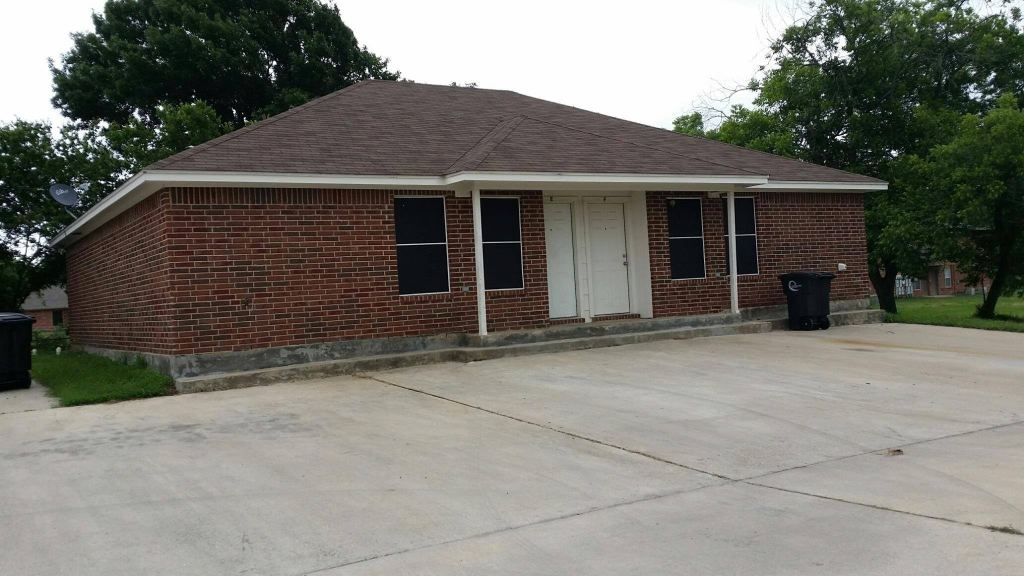 641 Woodard Avenue C, Cleburne, TX 76033 — photo 1