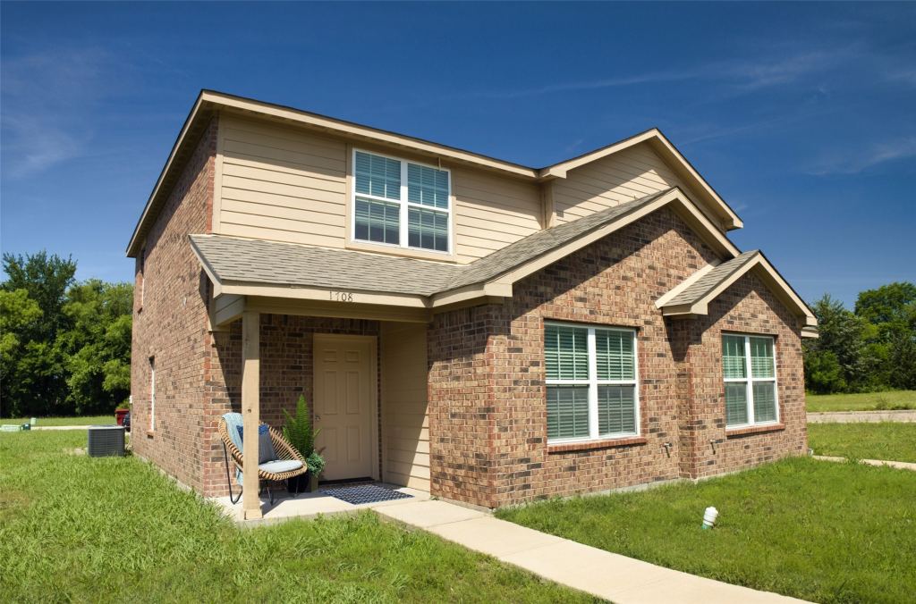 1708 S Waco Street, Van Alstyne, TX 75495 — photo 1