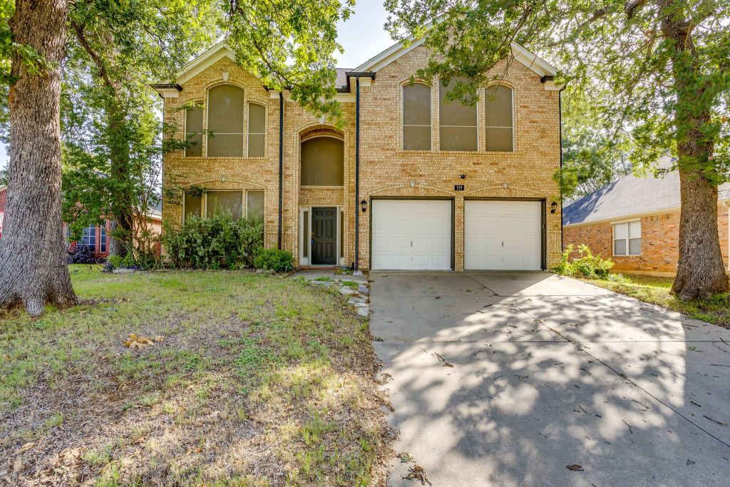 519 Deerwood Drive, Burleson, TX 76028 — photo 1