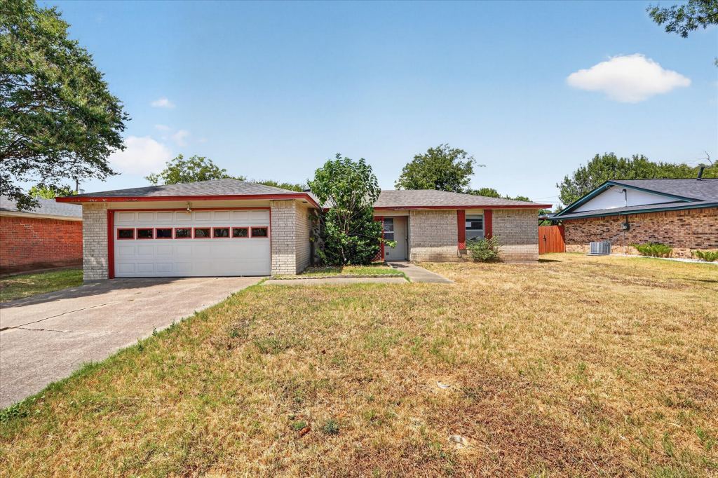 203 Myrtle Avenue, Waxahachie, TX 75165 — photo 1