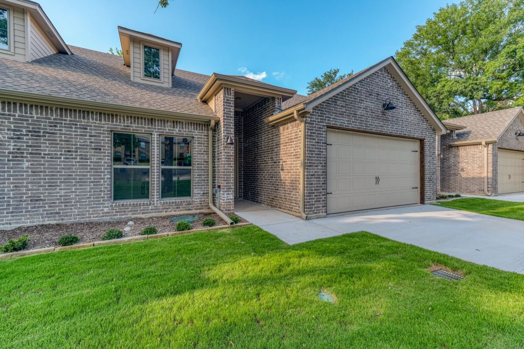 508 W 0AK Street, Weatherford, TX 76086 — photo 1