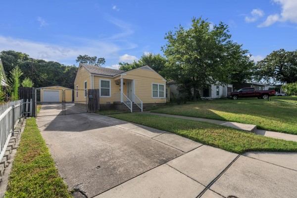1005 W Clarence Street W, Fort Worth, TX 76117 — photo 1