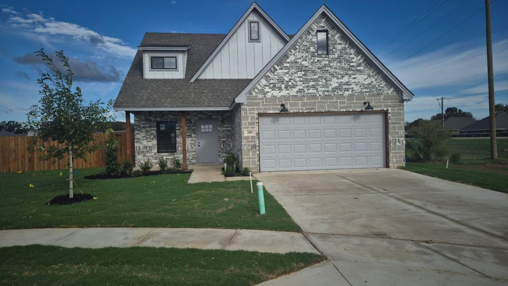 201 JOEL Street, Springtown, TX 76082 — photo 1