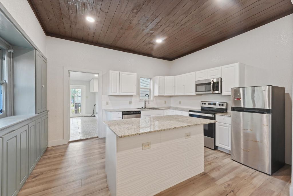 725 S Walnut Street, Sherman, TX 75090 — photo 1