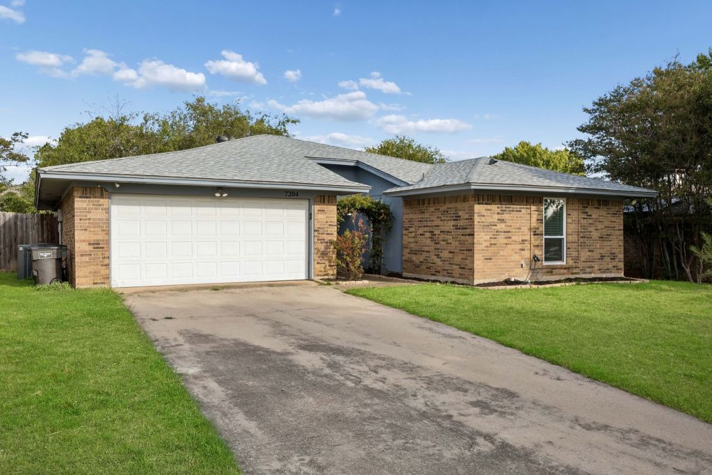 7204 Misty Meadow Drive S, Fort Worth, TX 76133 — photo 1