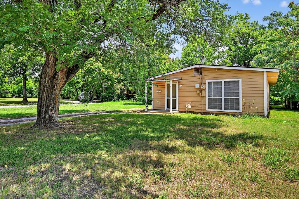 401 S Contemporary Drive, Sherman, TX 75092 — photo 1