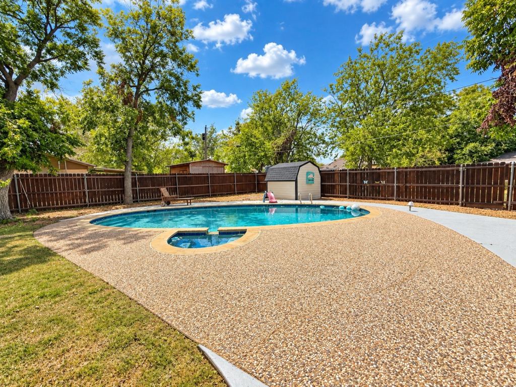 1702 SE 22nd Avenue, Mineral Wells, TX 76067 — photo 1