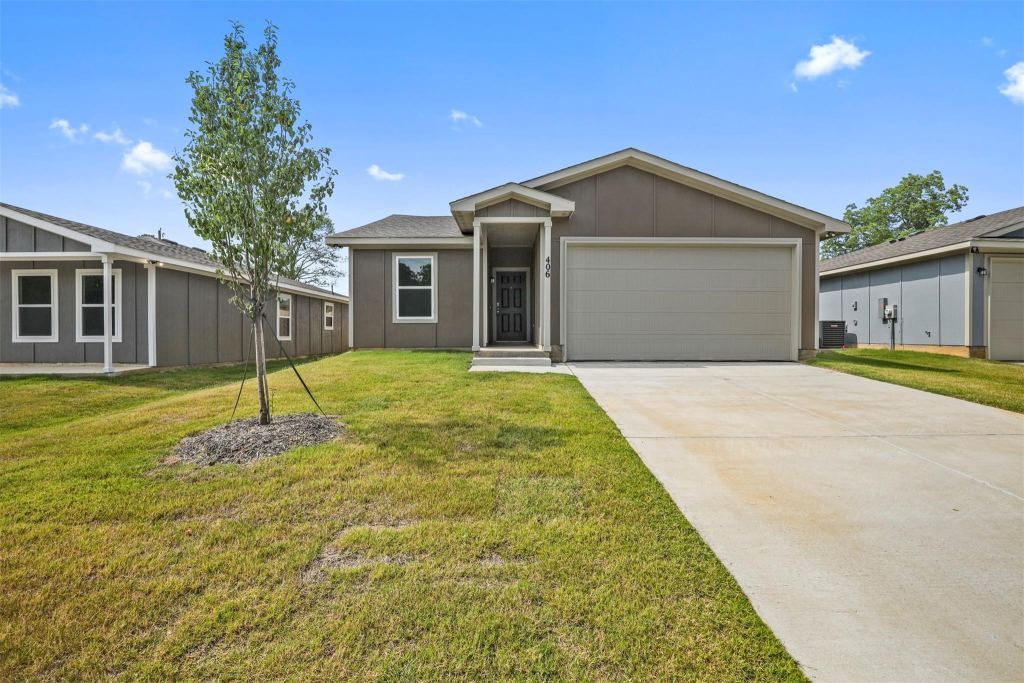 406 E Munson Street, Denison, TX 75021 — photo 1