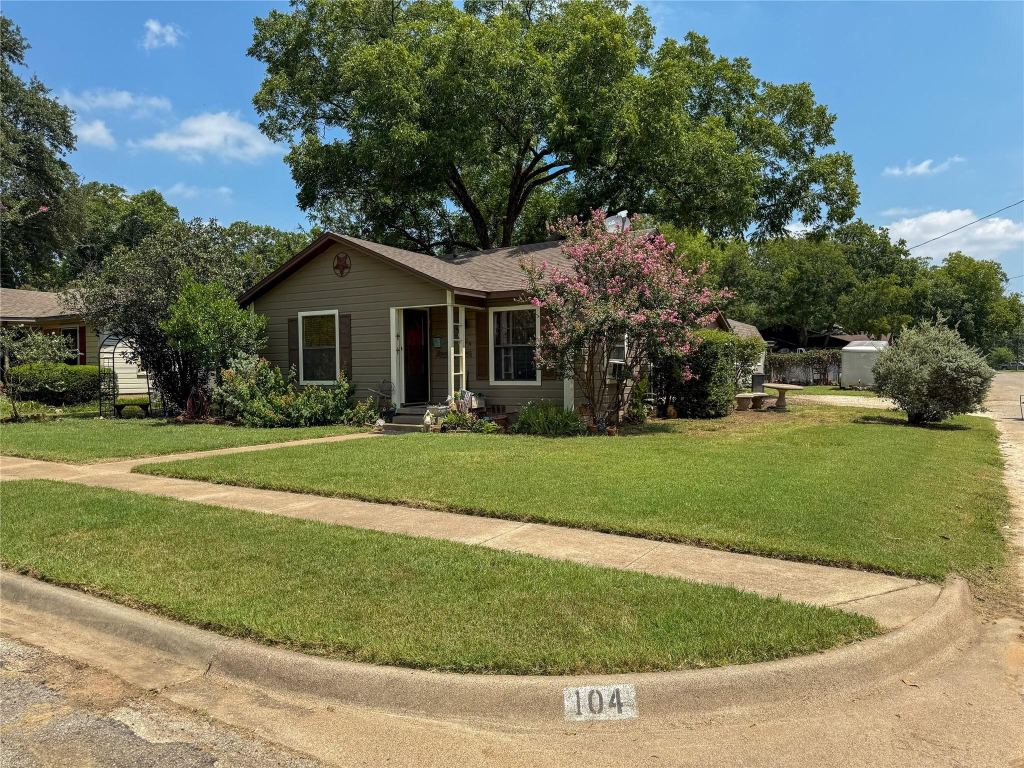 104 Dixon Street, Cleburne, TX 76033 — photo 1