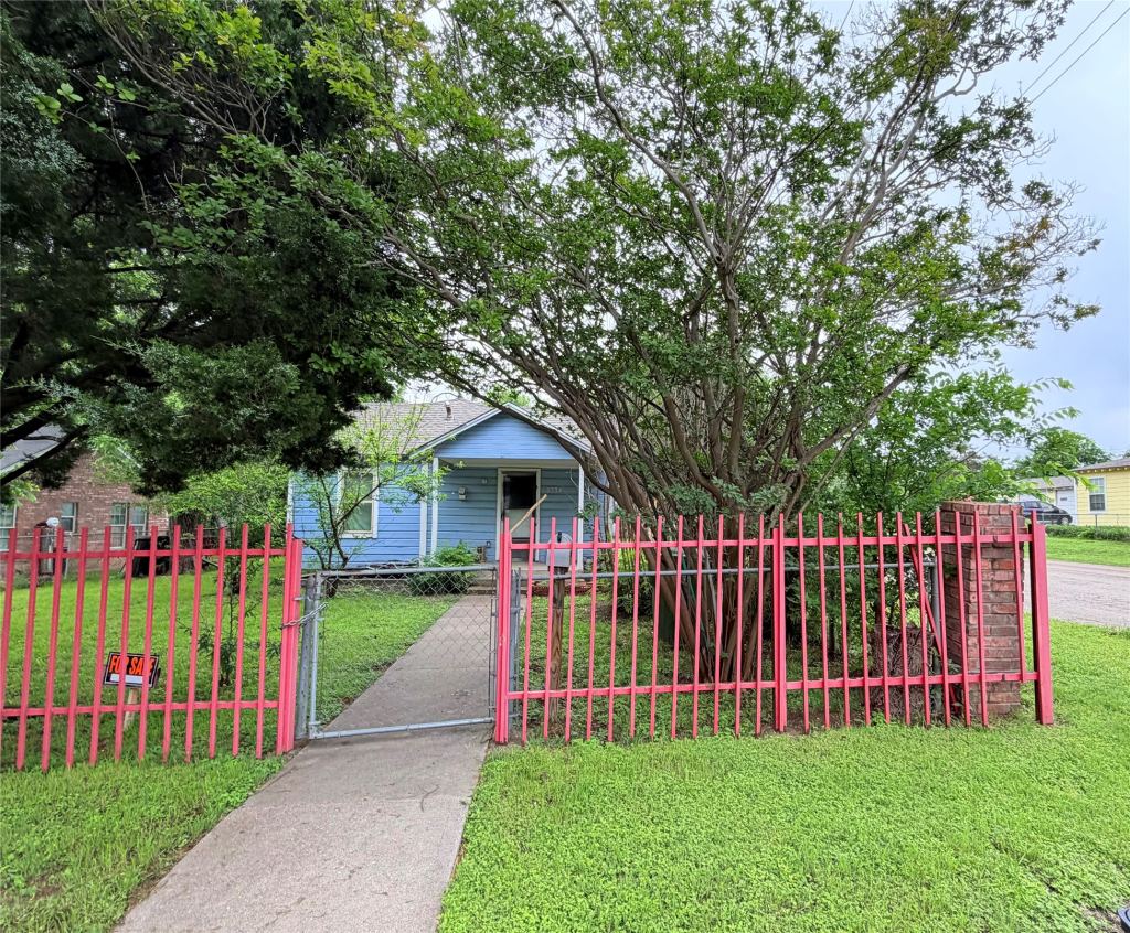 2724 Flint Avenue, Waco, TX 76711 — photo 1