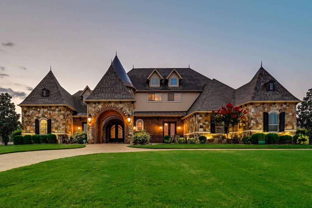 7001 Diamond Oaks Drive