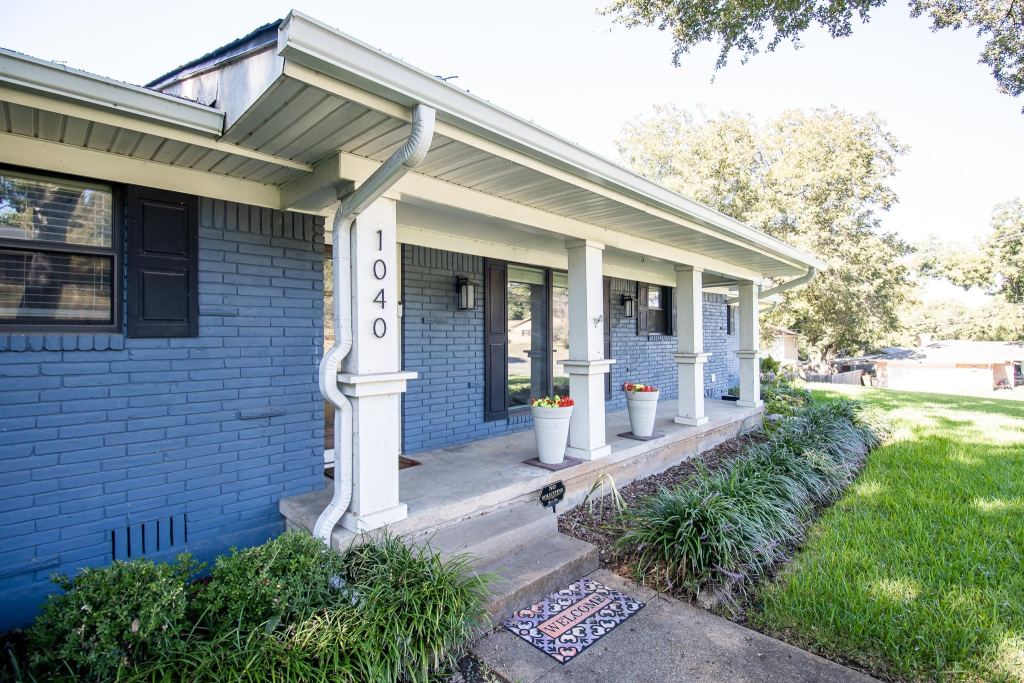 1040 Wedgewood Drive, Woodway, TX 76712 — photo 1