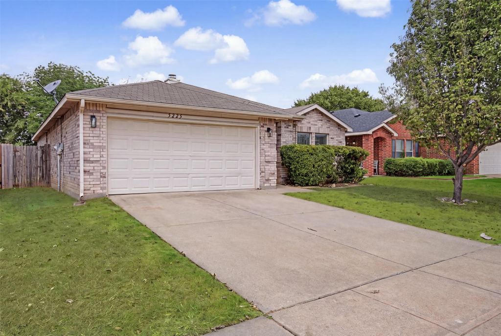 5225 Newcastle Lane, Fort Worth, TX 76135 — photo 1