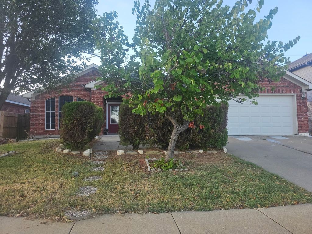 311 Kingfisher Lane, Arlington, TX 76002 — photo 1