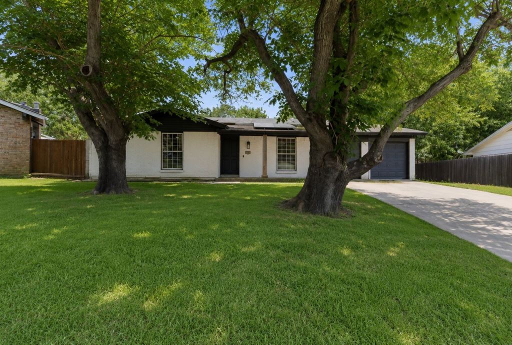 714 S Deerfield Circle, Arlington, TX 76015 — photo 1
