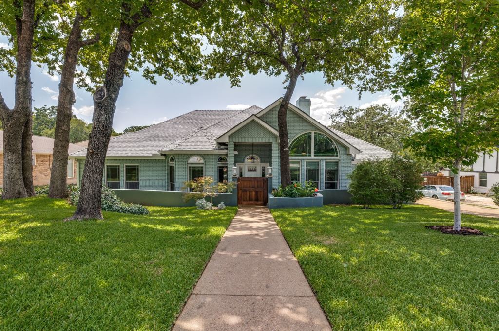 2708 Monarch Drive, Arlington, TX 76006 — photo 1